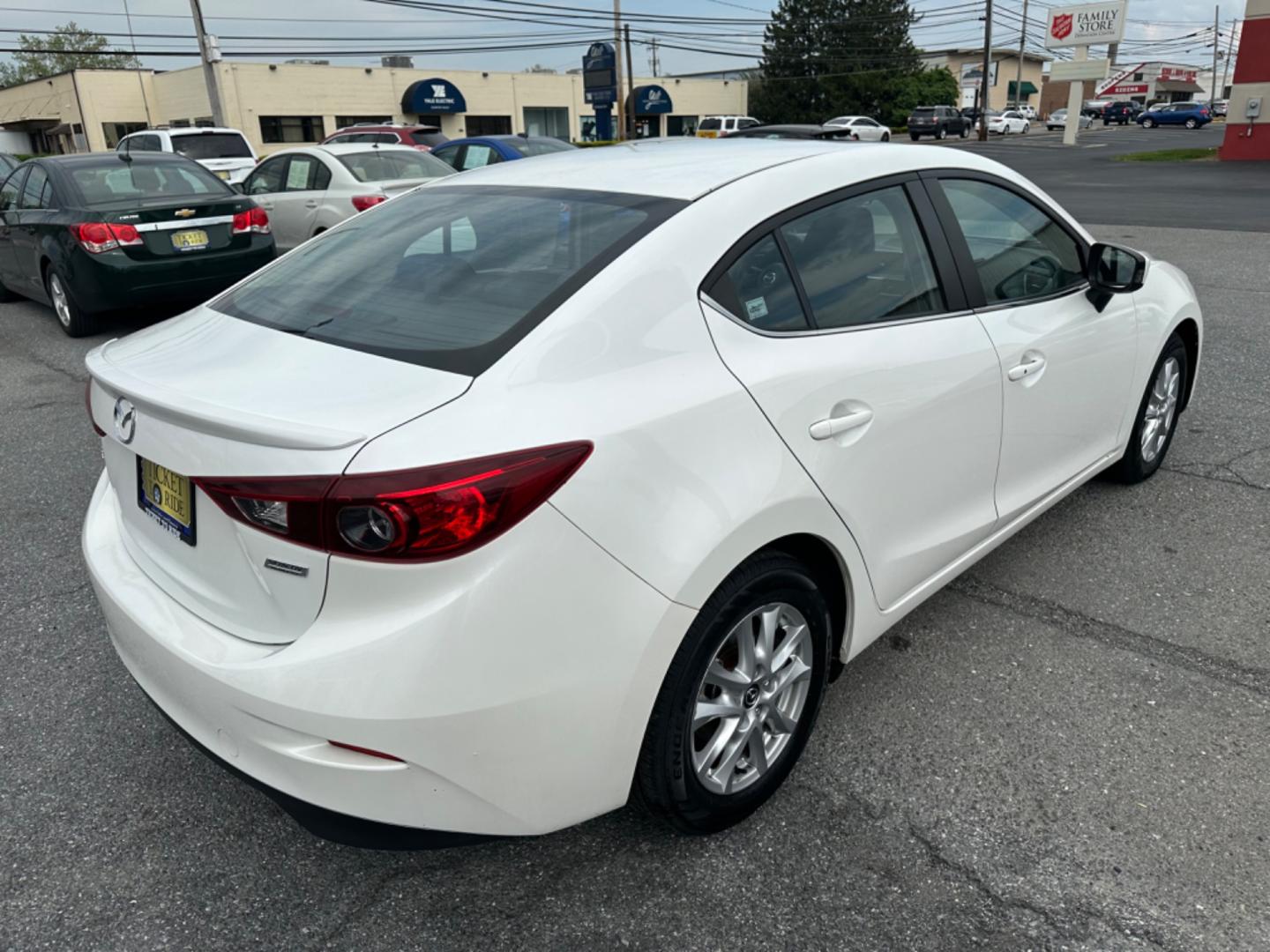 2014 WHITE Mazda MAZDA3 i Touring AT 4-Door (JM1BM1V76E1) with an 2.0L L4 DOHC 16V engine, 6-Speed Automatic transmission, located at 1254 Manheim Pike, Lancaster, PA, 17601, (717) 393-9133, 40.062870, -76.323273 - Photo#4